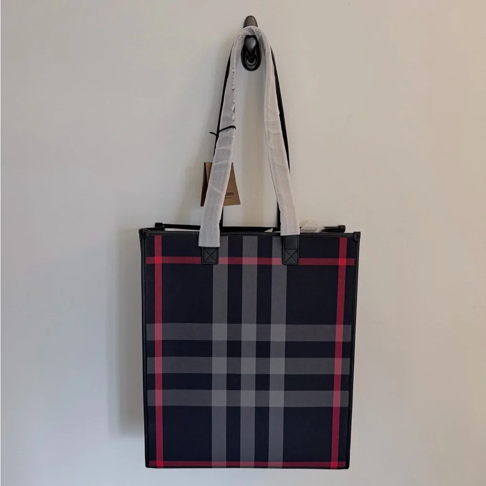 NWT AUTH BURBERRY LG BOOK TOTE IN NAVY W/BLACK LEATHER HANDLES, PIPING & BOTTOM - Picture 3 of 7